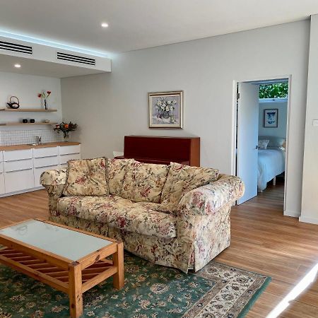 Tranquil Garden Apartment With Living Room Wollongong Exteriör bild